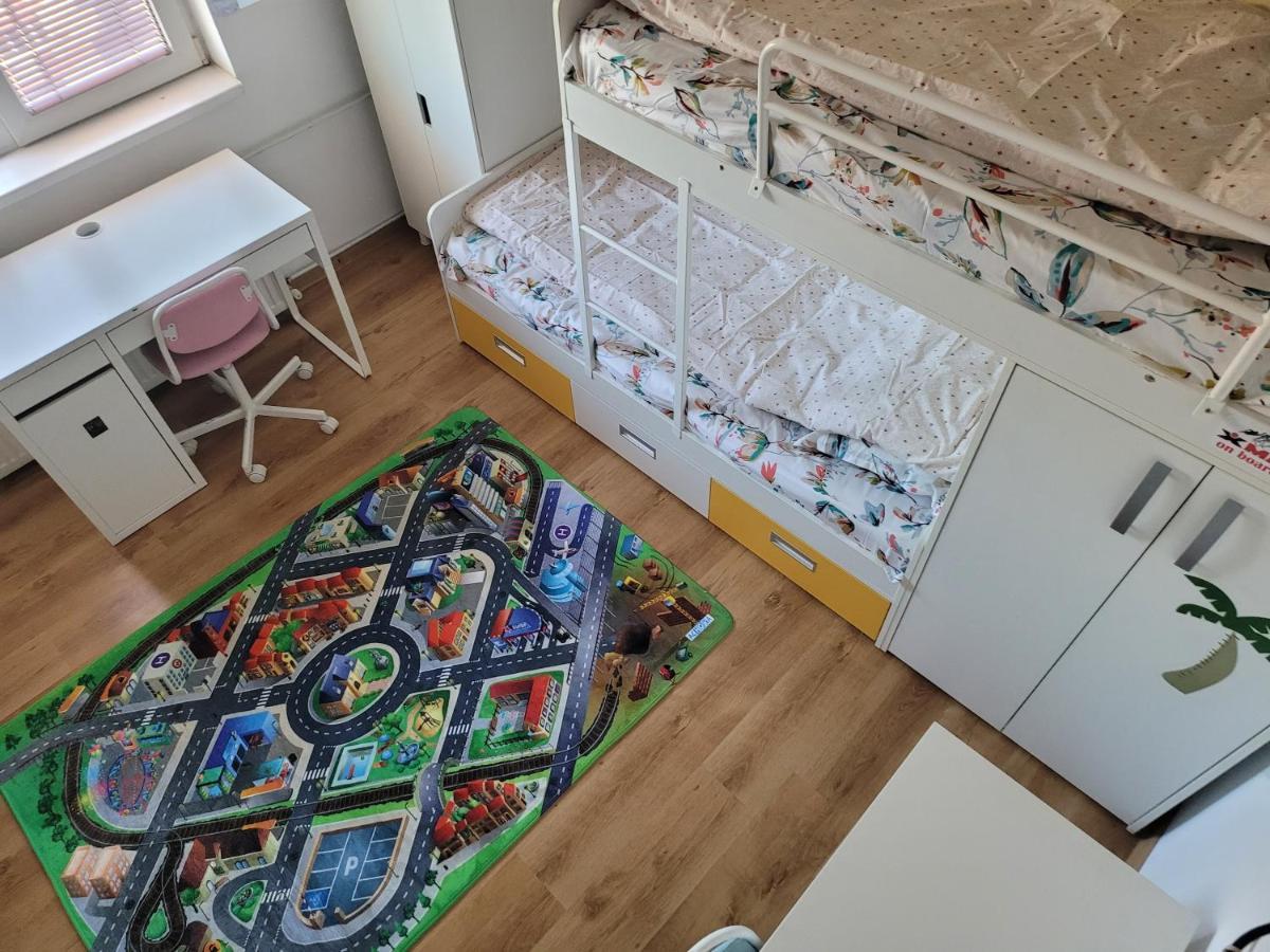 Family Friendly With Kids Room, Quiet And Peaceful Bukares Bagian luar foto
